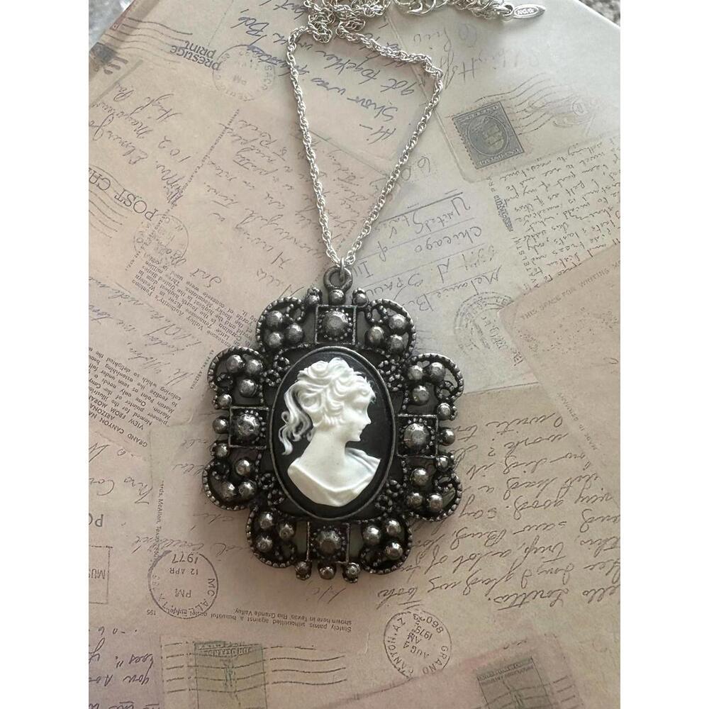 Victorian Cameo Necklace Gothic Portrait Pendant Antique Silver Tone Statement - Picture 3 of 3